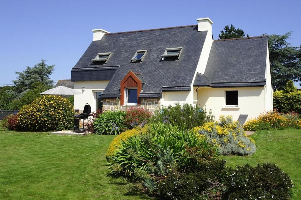 Nice Holiday Home With Beautiful Garden, Paimpol Buitenkant foto